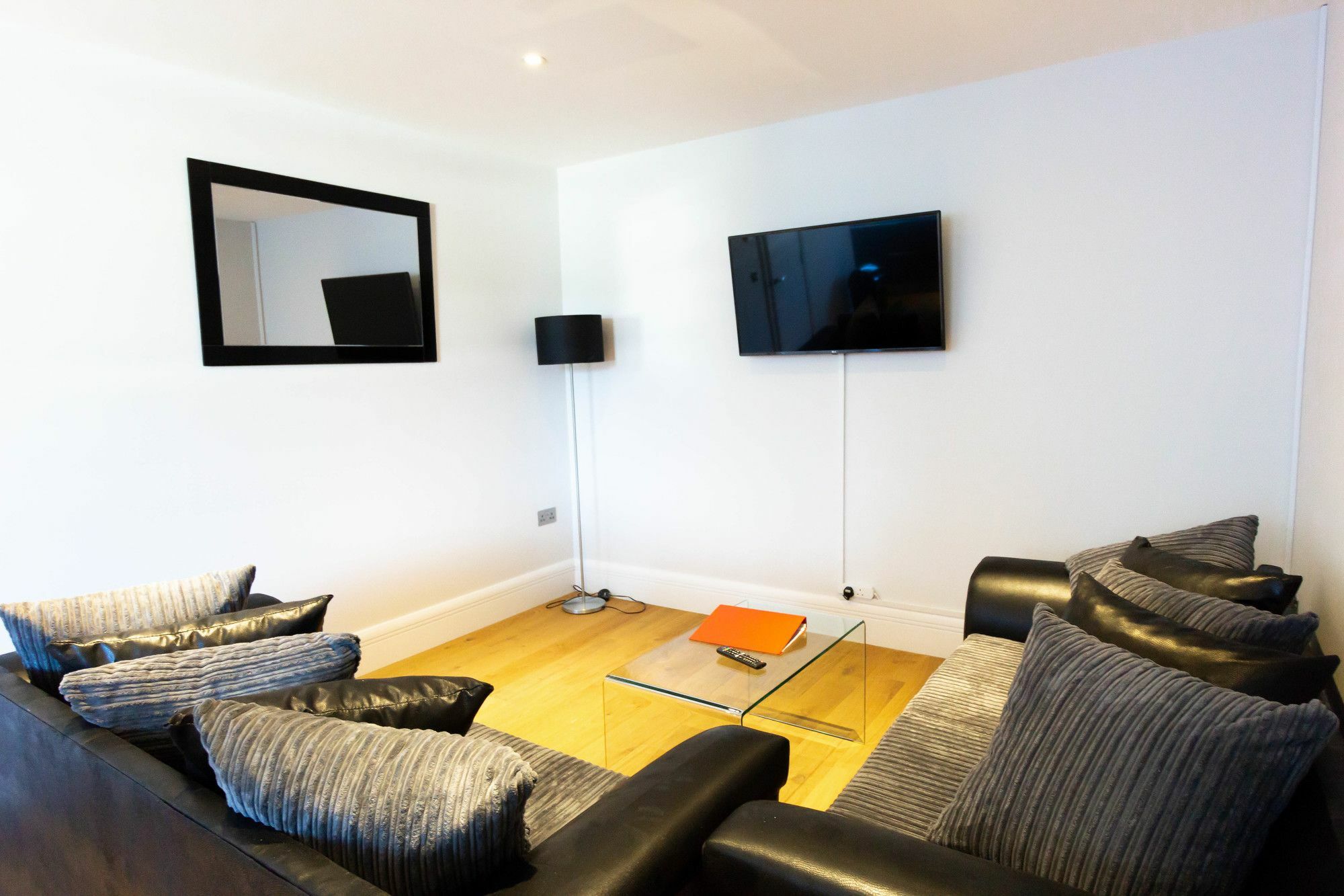 Apartamento Access Tower Hill Londres Exterior foto